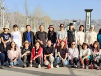 我系开展教职工踏青远足活动