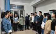 经济管理系教师走进学生宿舍查访