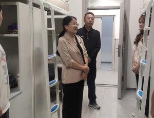 院系领导深入学生宿舍，暖心走访关怀新生