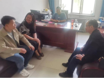 优秀学生毕业多年，不远千里回母校探望恩师！