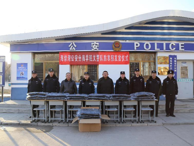 海勃湾区公安分局为我校义警队发放防寒服