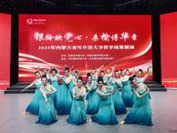 乌海开放大学老年教育学员赴乌兰察布进行汇报演出